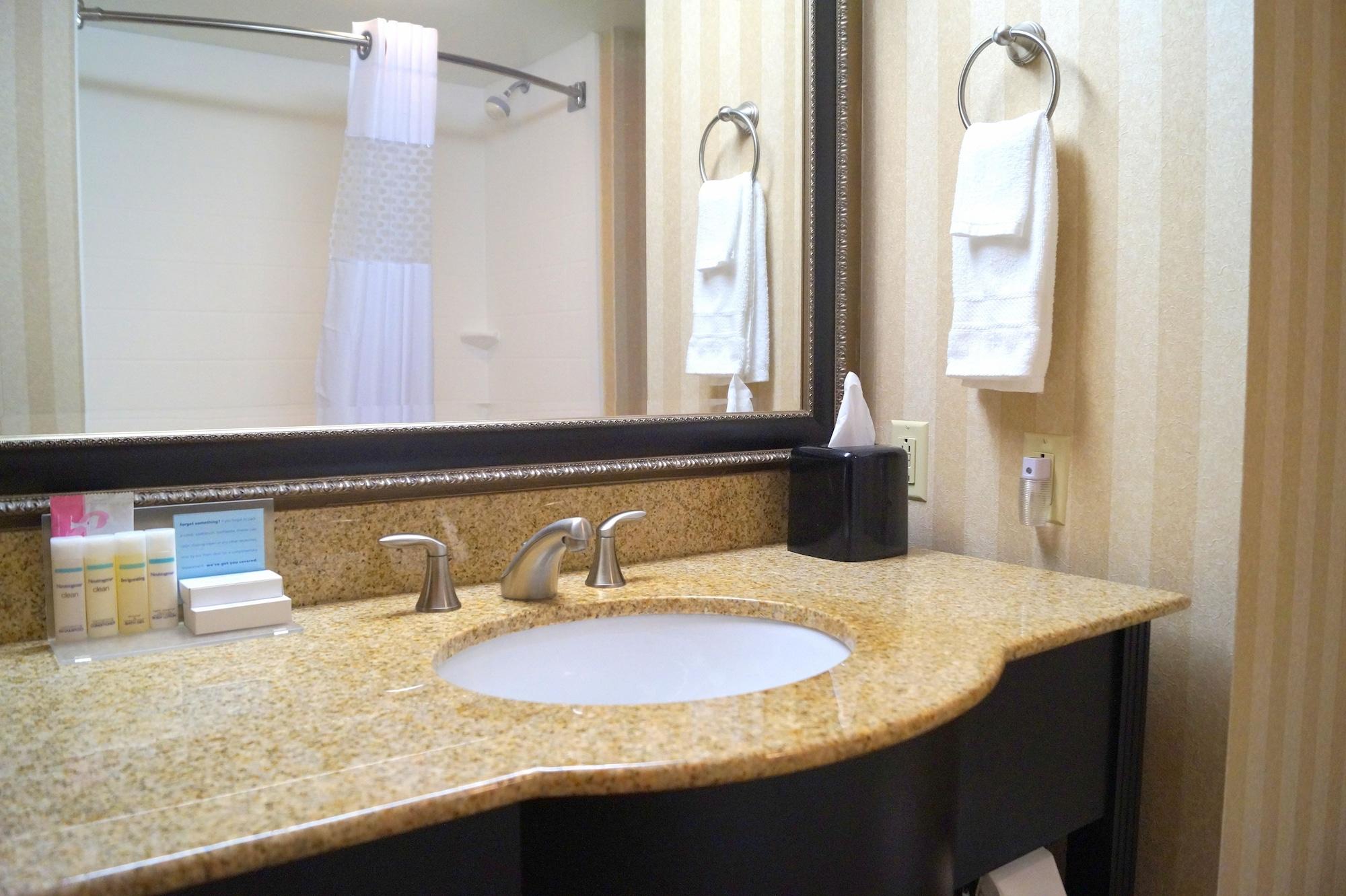 Hampton Inn Altoona Buitenkant foto