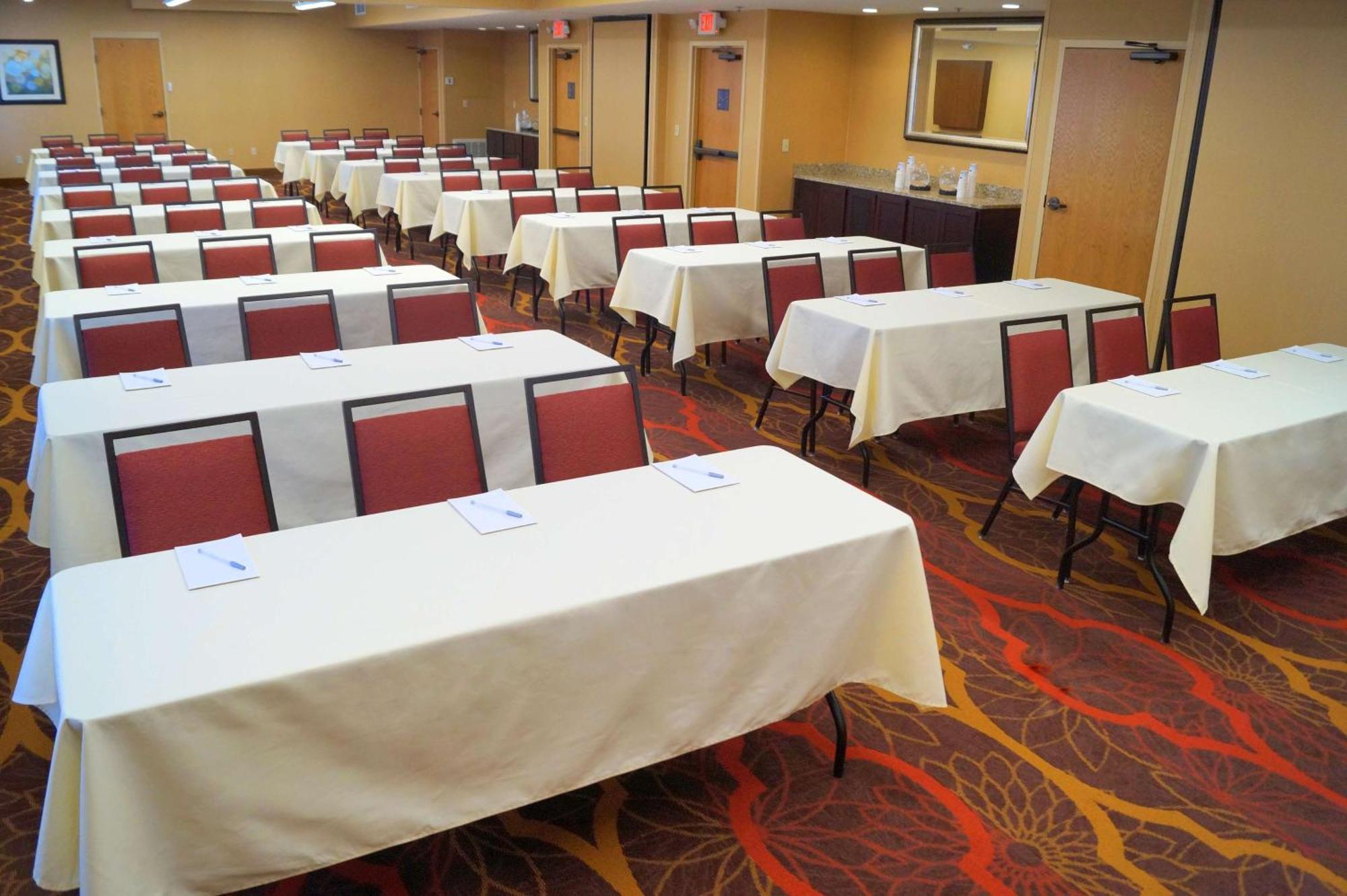 Hampton Inn Altoona Buitenkant foto