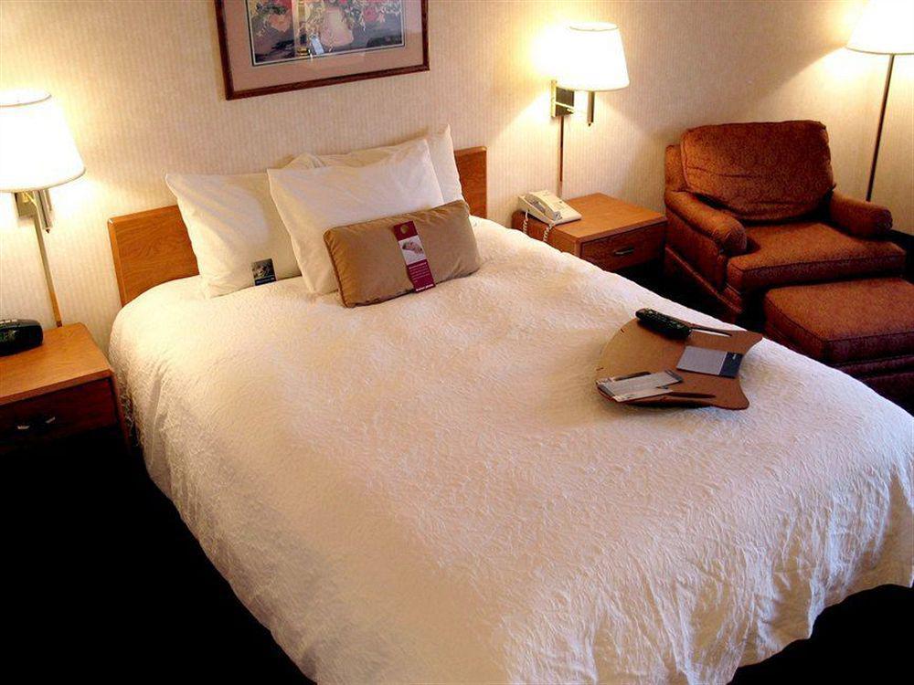 Hampton Inn Altoona Buitenkant foto